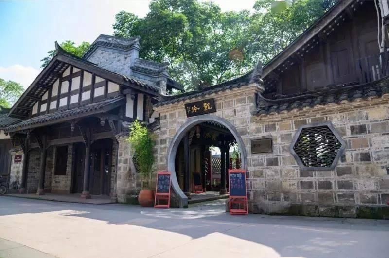 “百花迎新乐中原“——2024河南文艺界新春欢乐行走进驻马店演出活动举行